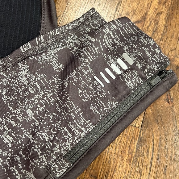 UNDER ARMOUR COMPRESSION PANTS #1417, size medium - Picture 6 of 8